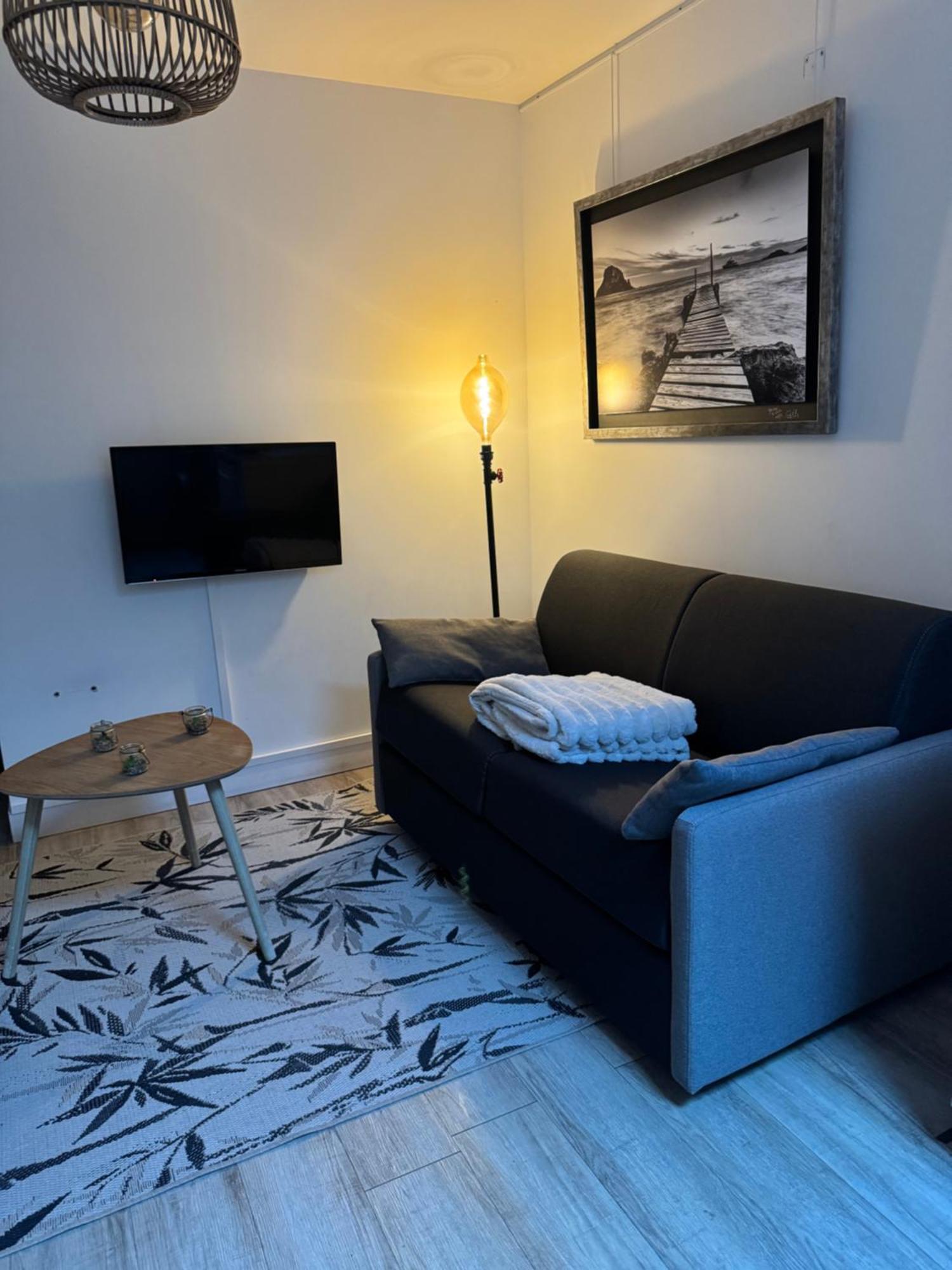 Appartement Cosy Face A La Basilique Saint Remi Reims Exterior photo